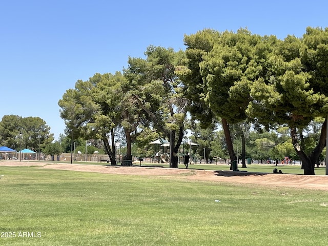 4211 N 32nd Ave, Phoenix, AZ 85017 - surrounding community featuring a yard