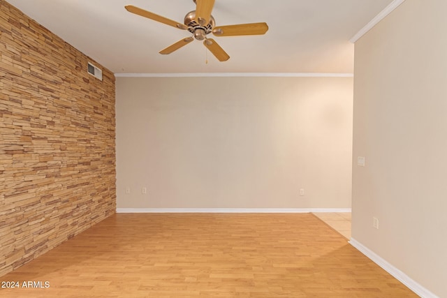 empty room featuring light hardwood / wood-style floors, ceiling fan, and ornamental molding