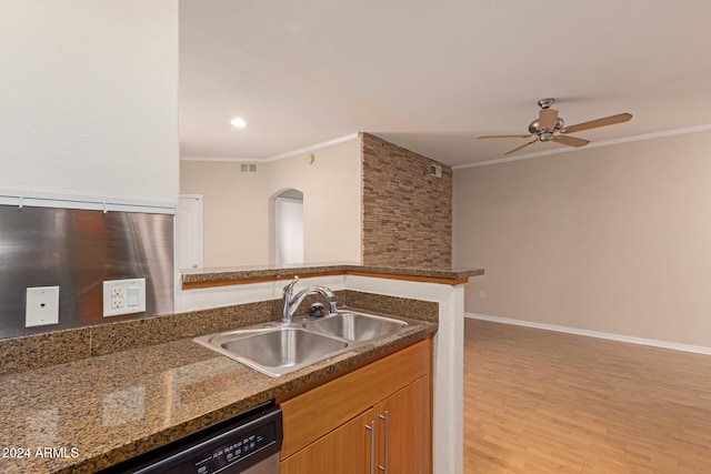 kitchen featuring ceiling fan, crown molding, sink, light hardwood / wood-style flooring, and dishwasher