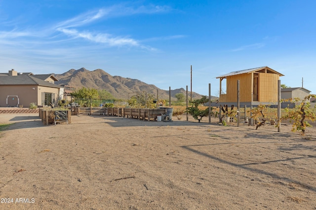 view of yard featuring a mountain view and an outbuilding