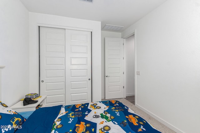 unfurnished bedroom with carpet flooring and a closet