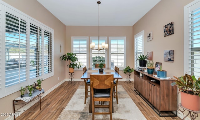 dining area with a notable chandelier