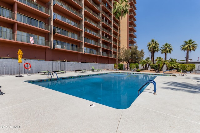 view of swimming pool