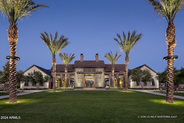 view of front of house featuring a lawn