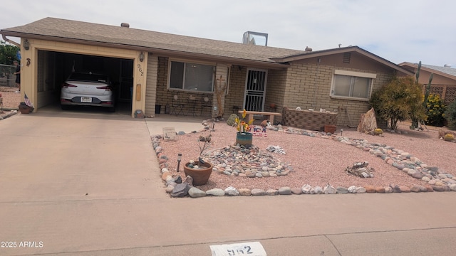 962 S Main Dr, Apache Junction, AZ 85120 - ranch-style house featuring concrete driveway and a garage