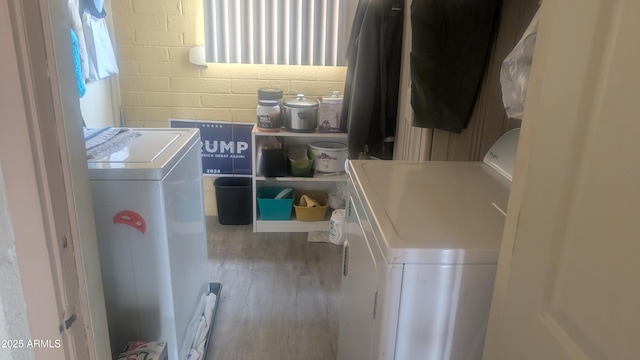 962 S Main Dr, Apache Junction, AZ 85120 - laundry room featuring separate washer and dryer and wood finished floors