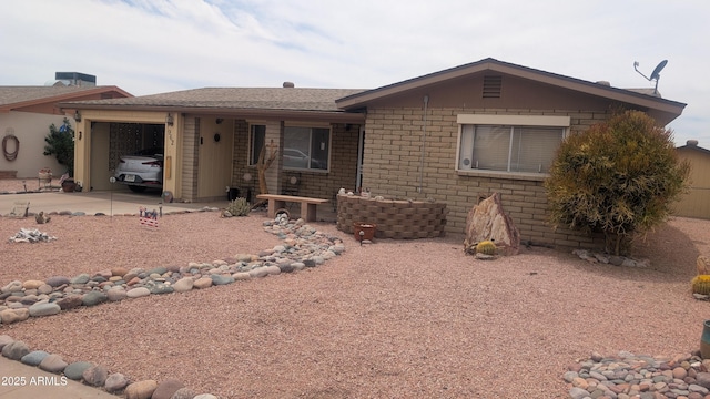 962 S Main Dr, Apache Junction, AZ 85120 - ranch-style home featuring an attached garage, brick siding, and concrete driveway