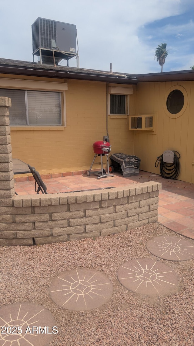 962 S Main Dr, Apache Junction, AZ 85120 - back of property with cooling unit and a patio