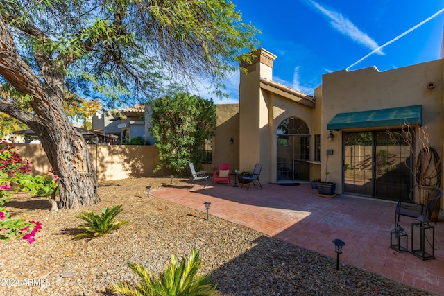 view of yard with a patio area