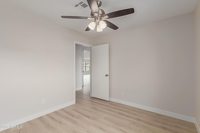 unfurnished room with light wood-type flooring, ceiling fan, visible vents, and baseboards