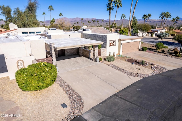 view of front of house featuring a mountain view