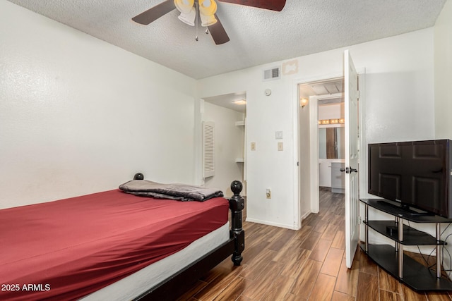 bedroom featuring ceiling fan and a textured ceiling