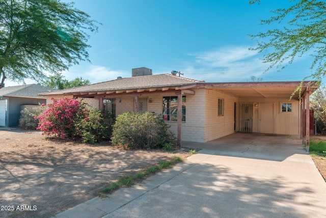 2002 W Whitton Ave, Phoenix, AZ 85015 - ranch-style house featuring concrete driveway and a carport