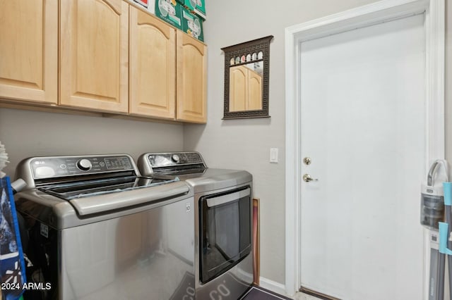 755 E Orchid Ln, Gilbert, AZ 85296 - clothes washing area featuring cabinets and independent washer and dryer