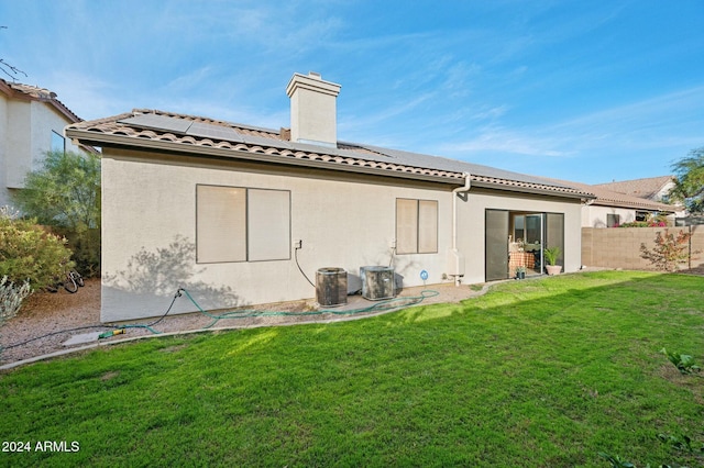 755 E Orchid Ln, Gilbert, AZ 85296 - rear view of property featuring a lawn