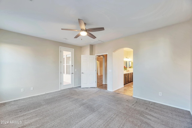 unfurnished room with light carpet and ceiling fan