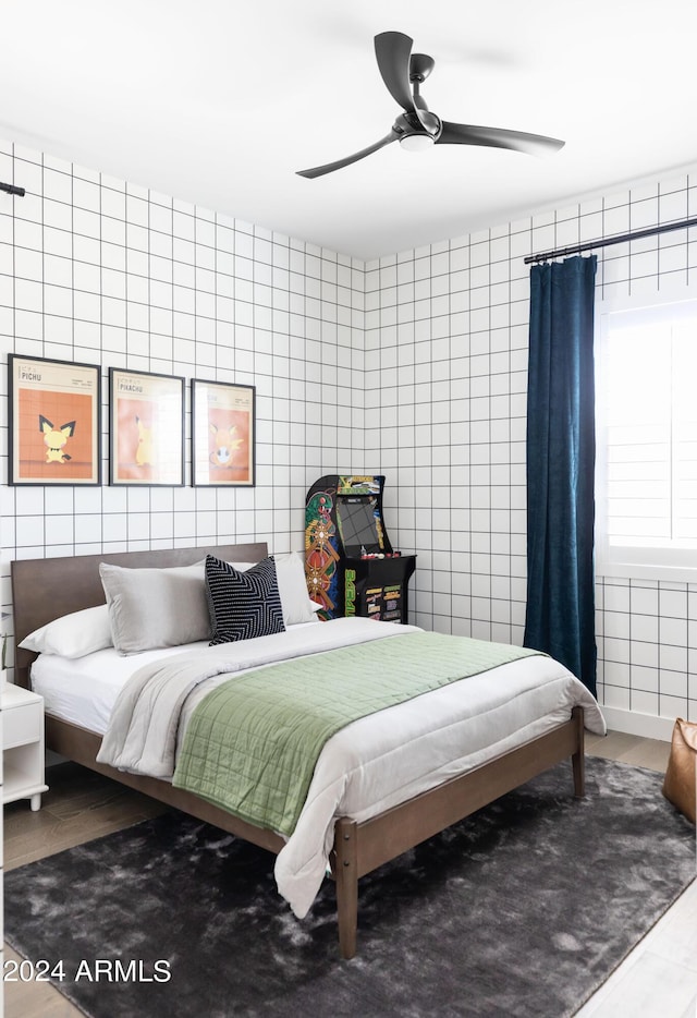 bedroom featuring ceiling fan