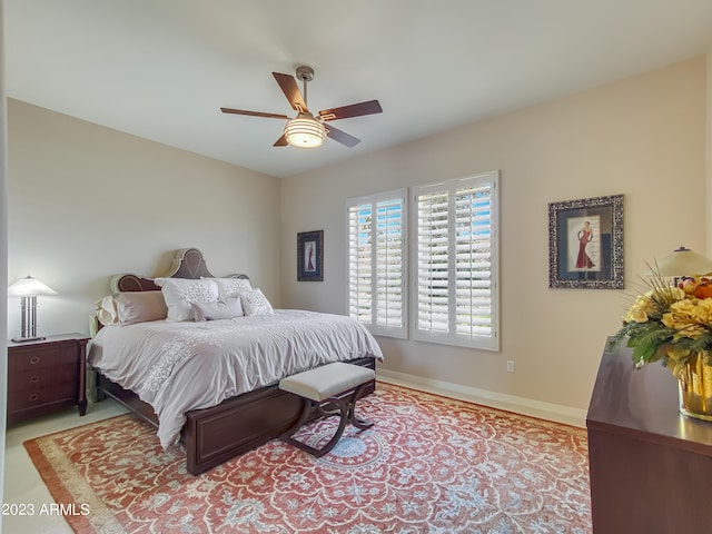 bedroom with a ceiling fan and baseboards