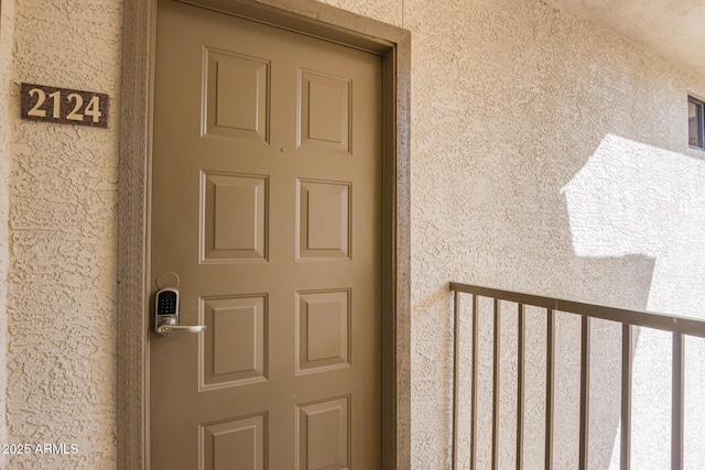 view of exterior entry featuring stucco siding