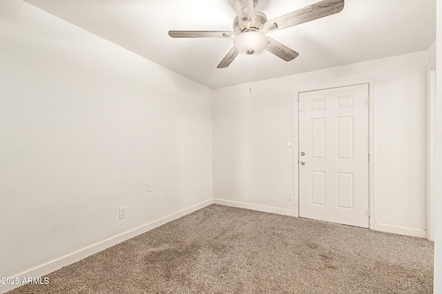 carpeted empty room featuring ceiling fan