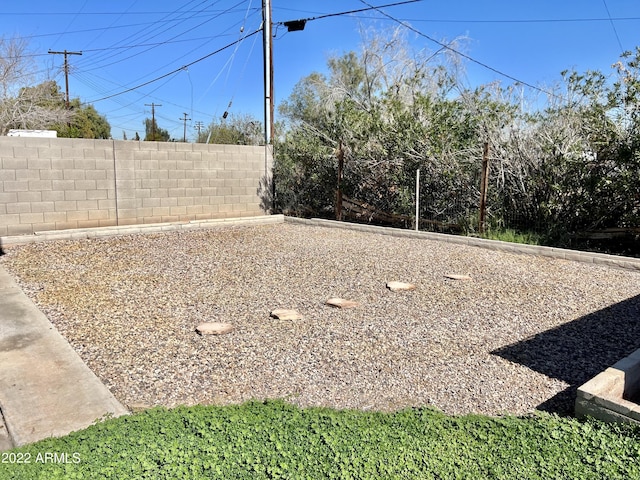 4213 N Westview Dr, Phoenix, AZ 85015 - view of yard with fence