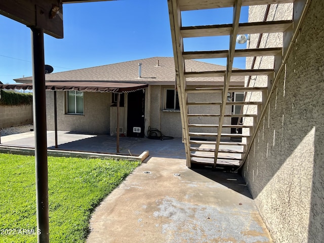 4213 N Westview Dr, Phoenix, AZ 85015 - rear view of property featuring stucco siding, a patio area, and a shingled roof