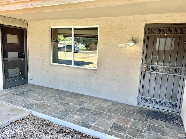 4213 N Westview Dr, Phoenix, AZ 85015 - doorway to property featuring stucco siding