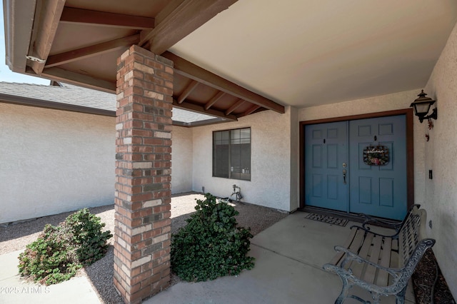 property entrance featuring stucco siding