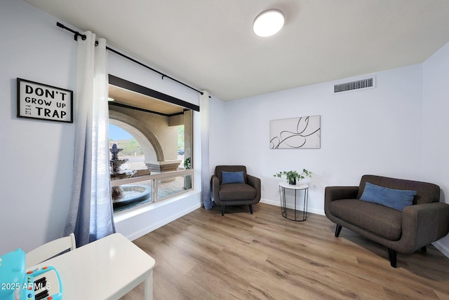 1444 E Myrna Ln, Tempe, AZ 85284 - sitting room featuring light wood-style floors and baseboards