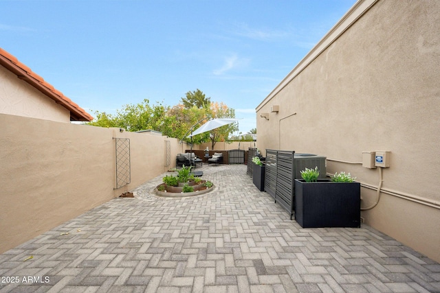 1444 E Myrna Ln, Tempe, AZ 85284 - view of patio with a fenced backyard and outdoor lounge area