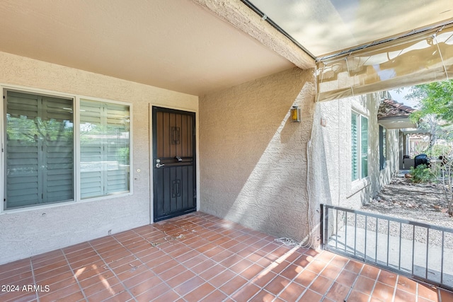 entrance to property with stucco siding