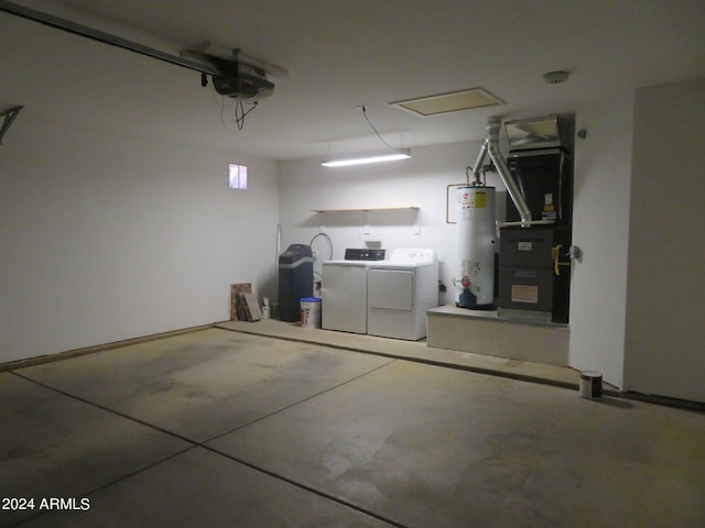 garage featuring gas water heater, heating unit, and washing machine and dryer