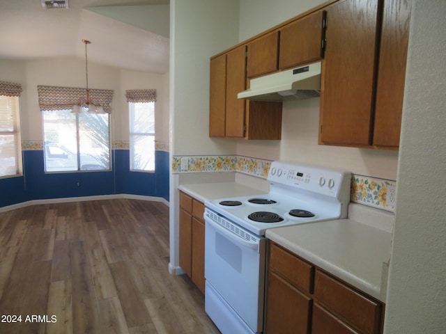 kitchen featuring vaulted ceiling, pendant lighting, light wood-type flooring, electric range, and a notable chandelier