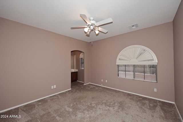 carpeted empty room featuring ceiling fan