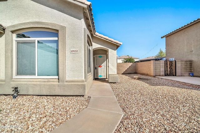 entrance to property featuring a patio