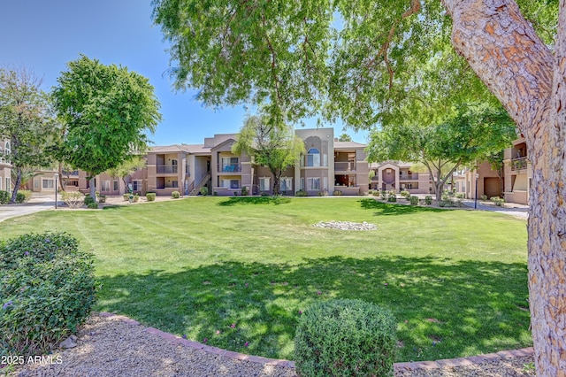 surrounding community with a lawn and a residential view