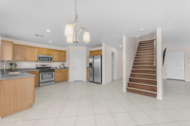 kitchen with decorative light fixtures, visible vents, appliances with stainless steel finishes, a sink, and recessed lighting