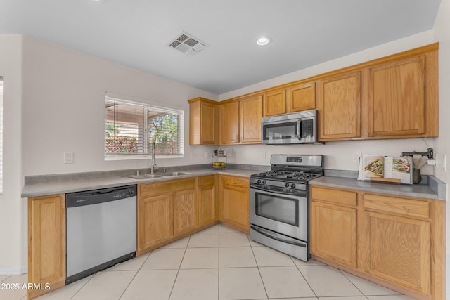 kitchen with visible vents, a sink, light tile patterned floors, stainless steel appliances, and recessed lighting