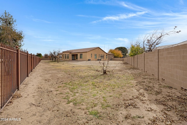 view of yard featuring a fenced backyard