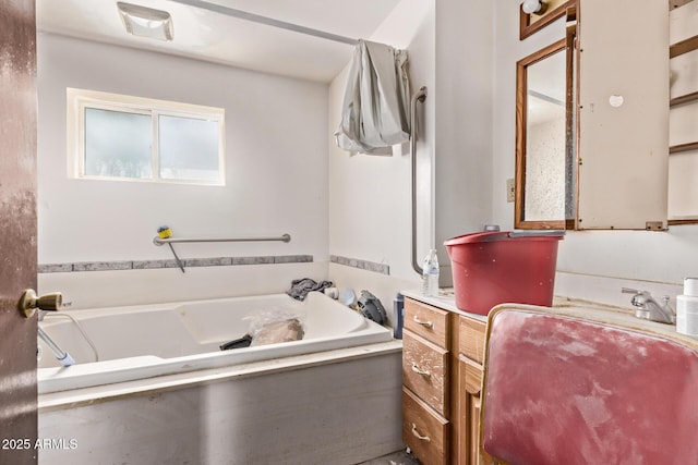 9408 N 15th St, Phoenix, AZ 85020 - bathroom with a garden tub and vanity