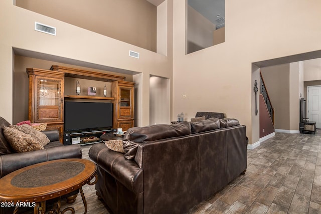6084 W Yorktown Way, Florence, AZ 85132 - living area with baseboards, a high ceiling, wood finished floors, and visible vents