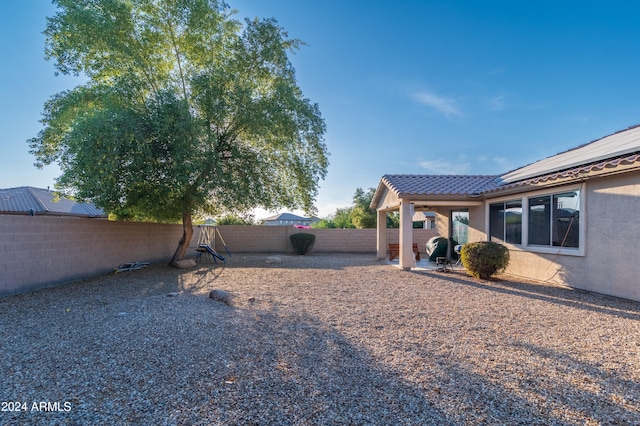 view of yard featuring a patio area