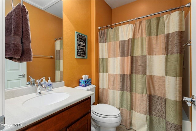 full bath featuring toilet, vanity, and a shower with shower curtain