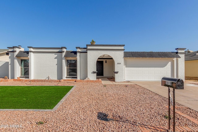 view of front facade featuring a garage and a front yard