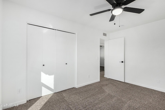 unfurnished bedroom with ceiling fan, carpet flooring, and a closet