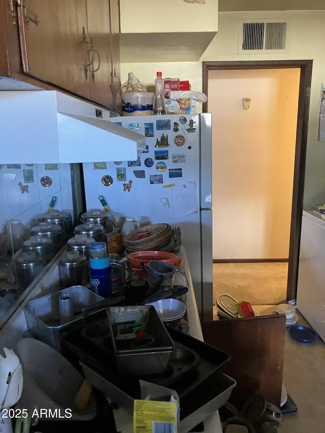 9033 N 15th Dr, Phoenix, AZ 85021 - kitchen featuring ventilation hood