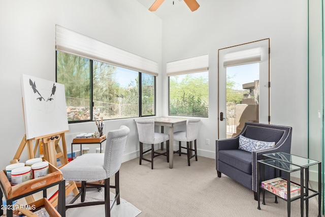 sunroom with ceiling fan