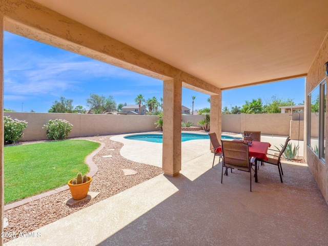 981 N Quail Ln, Gilbert, AZ 85233 - fenced backyard featuring a patio and outdoor dining space