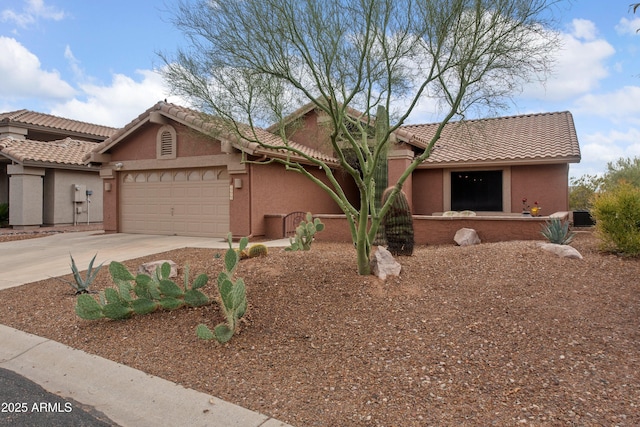 5552 S Feather Bush Ct, Gold Canyon, AZ 85118 - view of front facade with concrete driveway, stucco siding, an attached garage, central AC, and a tile roof