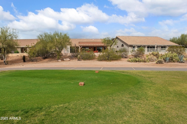 5552 S Feather Bush Ct, Gold Canyon, AZ 85118 - view of front facade featuring a tiled roof, a front lawn, and stucco siding